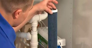 Установка угольных фильтров для воды и вытяжки от 3559 рублей в Пскове